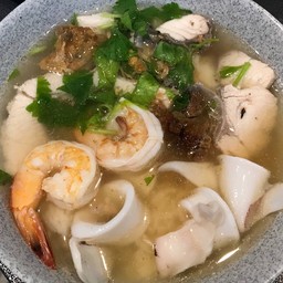 ข้าวต้มรวมทะเล ปลากะพง+กุ้งแช่บ๊วย+ปลาหมึกสดไม่ลอกหนัง