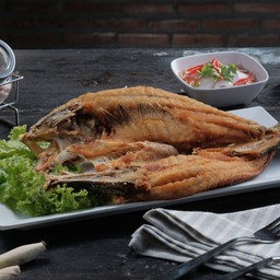 ปลากระพงทอดราดน้ำปลา