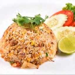 ข้าวผัดไส้กรอกอีสาน.