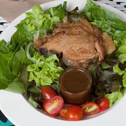 สลัดไก่อบ น้ำสลัดบัลซามิก