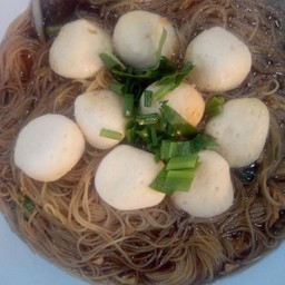 ก๋วยเตี๋ยวลูกชิ้นหมูน้ำข้น