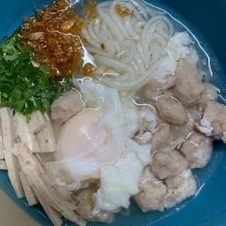 ก๋วยจั๊บญวณเส้นสด by ชมพู่ - ซอยมหาดไทย