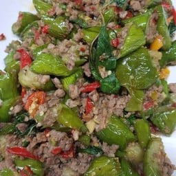 มะเขือยาวผัดโหรพา