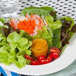 สลัดญี่ปุ่นปูอัดไข่กุ้ง น้ำสลัดขิง