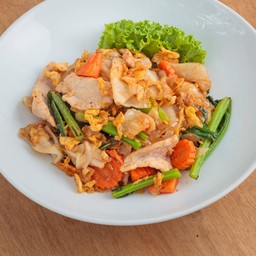 ก๋วยเตี๋ยวผัดซีอิ๊วหมู หรือ ไก่