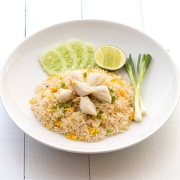 ข้าวผัดเนื้อกรรเชียงปูจัมโบ้