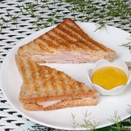 กริลล์แฮมชีสแซนด์วิช