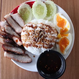 ข้าวคอหมูย่างไข่เยิ้ม