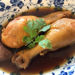 น่องไก่ตุ๋น  ชิ้นละ