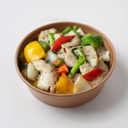 หมู หรือ ไก่ผัดพริกไทยดำราดข้าว