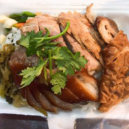 เนื้อหนังไส้ฉ่ำๆ ราดข้าว