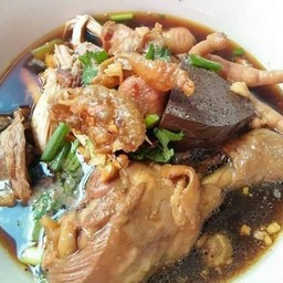 เตี๋ยวหม้อใหญ่ไก่มะระ