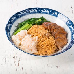 บะหมี่เกี๊ยวแห้ง Lo Mein Shrimp Wonton w Char Siu