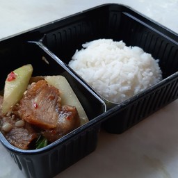 ข้าว(หอมมะลิ)+คะน้าหมูกรอบ
