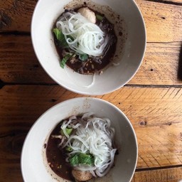 ก๋วยเตี๋ยวหมูน้ำตก