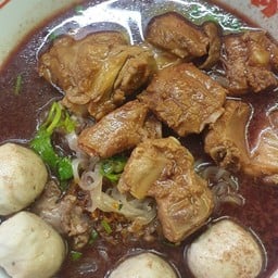 ก๋วยเตี๋ยวหมู เส้น บะหมี่ (พิเศษ)
