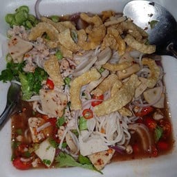 ยำขนมจีนเจ๊เดือน