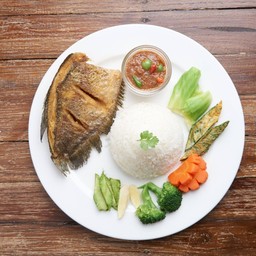 ข้าว+น้ำพริกกะปิ+ปลาสลิด +ซุป