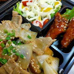 Set.E ข้าวหน้าเนื้อฮ่องกง+ปีกไก่เหล้าแดง+สลัด
