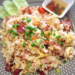 ข้าวผัดเบค่อน