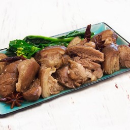 ขาหมูตุ๋นตังกุย Braised PorkKnuckle
