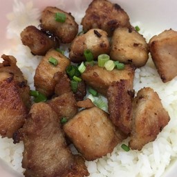 ข้าวสันคอหมูทอดน้ำปลา