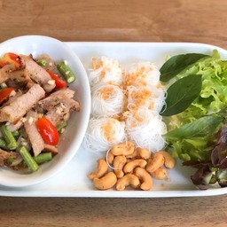 หมูตกครกและเส้นหมี่