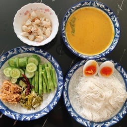ขนมจีนน้ำยาปูชุดกลาง