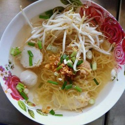 ก๋วยเตี๋ยวน้ำ (Noodles with soup)