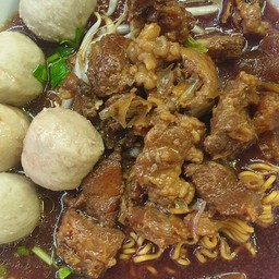 ก๋วยเตี๋ยวเนื้อ เส้น บะหมี่ (พิเศษ)