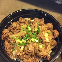 ข้าวหน้าเนื้อสไตล์ญี่ปุ่น