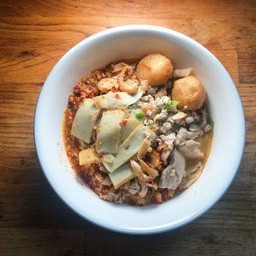 ร้านก๋วยเตี๋ยวป้าแจ๋ว สูตรบ้านบึง