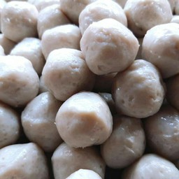 ลูกชิ้นปลากลม 1 กิโล (Round fish balls 1 kilo)