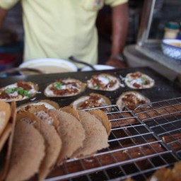 ขนมเบื้องไทยเดิม แม่แช่ม-ลุงน้อย