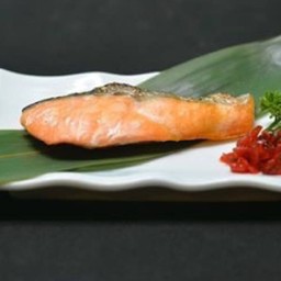 ปลาแซลมอน ย่างซอส / ย่างเกลือ