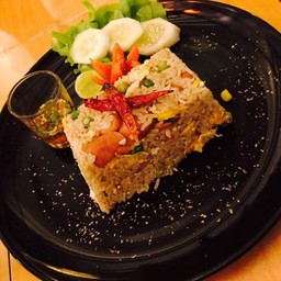 ข้าวผัดไส้กรอก