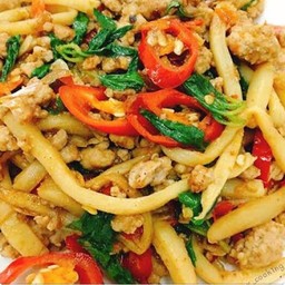 กะเพราหน่อไม้หมูสับ,ไก่สับ