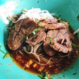 ก๋วยเตี๋ยวเนื้อน้ำตก