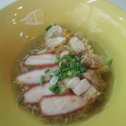 บะหมี่เกี้ยวน้ำแดงกรอบ