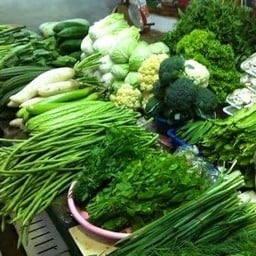ผักสดขายปลีก-เจ๊ญาผักสด ตลาดสุรัชดา