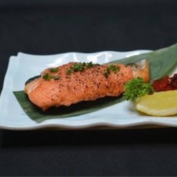 ปลาแซลมอน ย่างซอส เมนไต