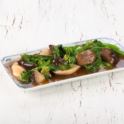 ผัดคะน้าเห็ดออรินจิ Sauteed Kai Lan w  King Oyster Mushroom and Shitake