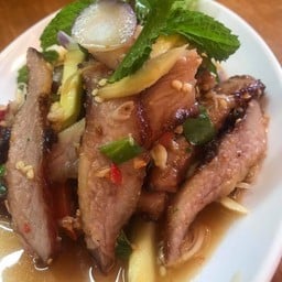 ยำ คอหมูย่าง