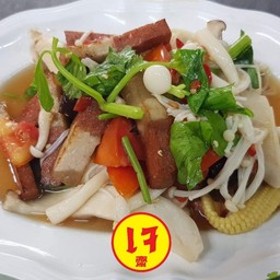 ยำสามเห็ดหมูสามชั้นเจ