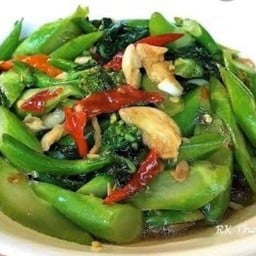 ผัดคะน้าไฟแดง