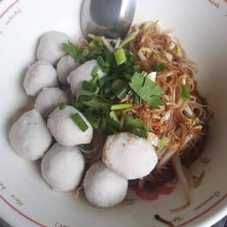 ก๋วยเตี๋ยวลูกชิ้นหมู นายเฮง
