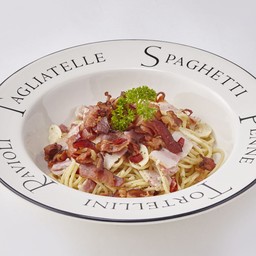 สปาเก็ตตี้เบคอนพริกแห้งกระเทียม