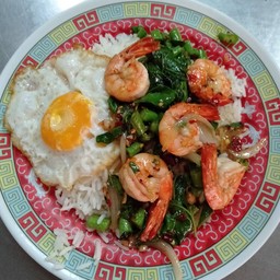 กะเพรากุ้ง ราดข้าว