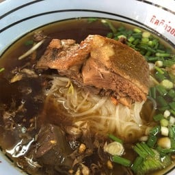 เส้นเล็กเป็ดตุ๋น น้ำ