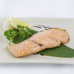 ปลาแซลมอนย่างเกลือ